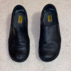 Non-slip black shoes